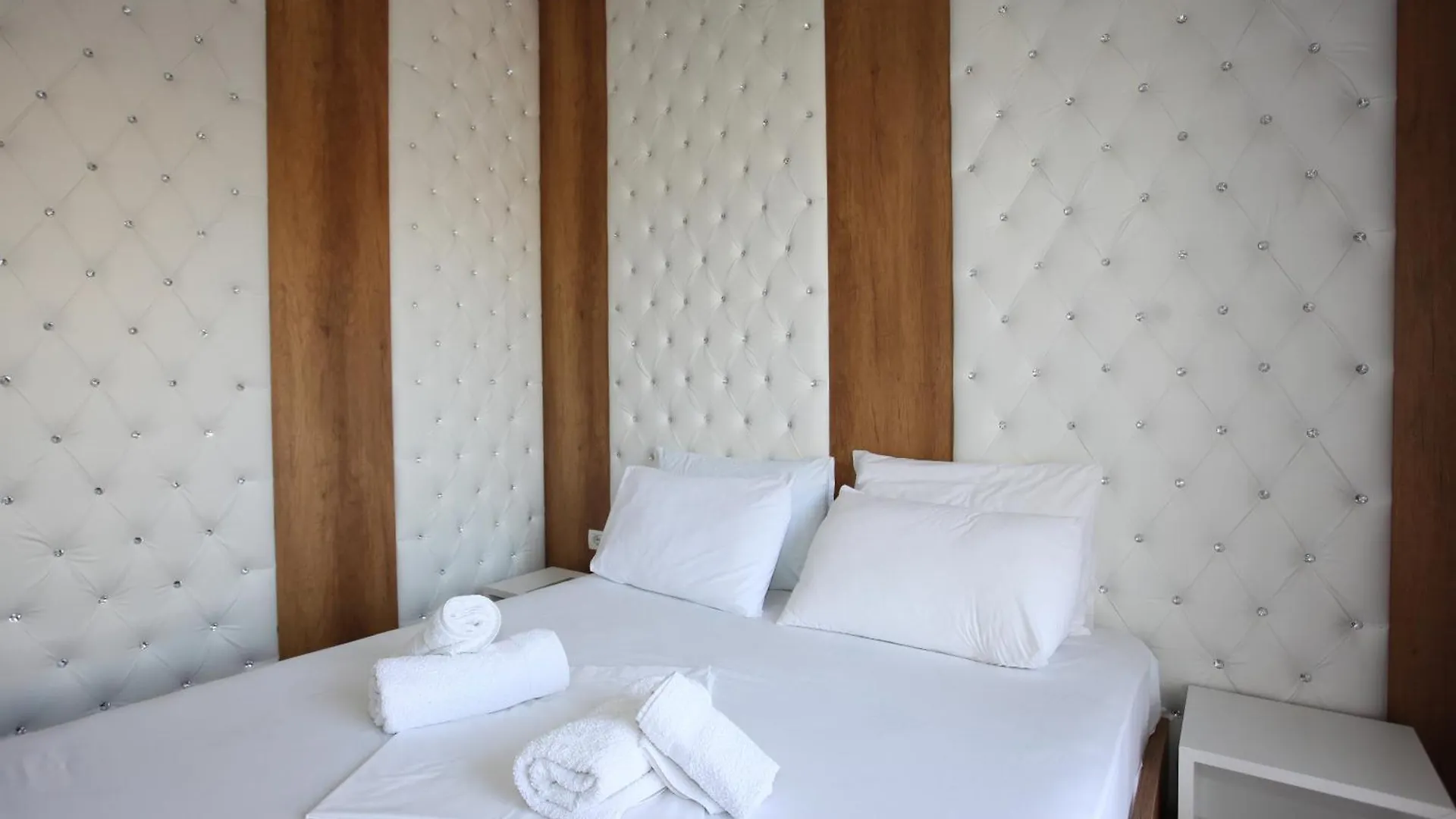 Ksamil Central Park Hotel